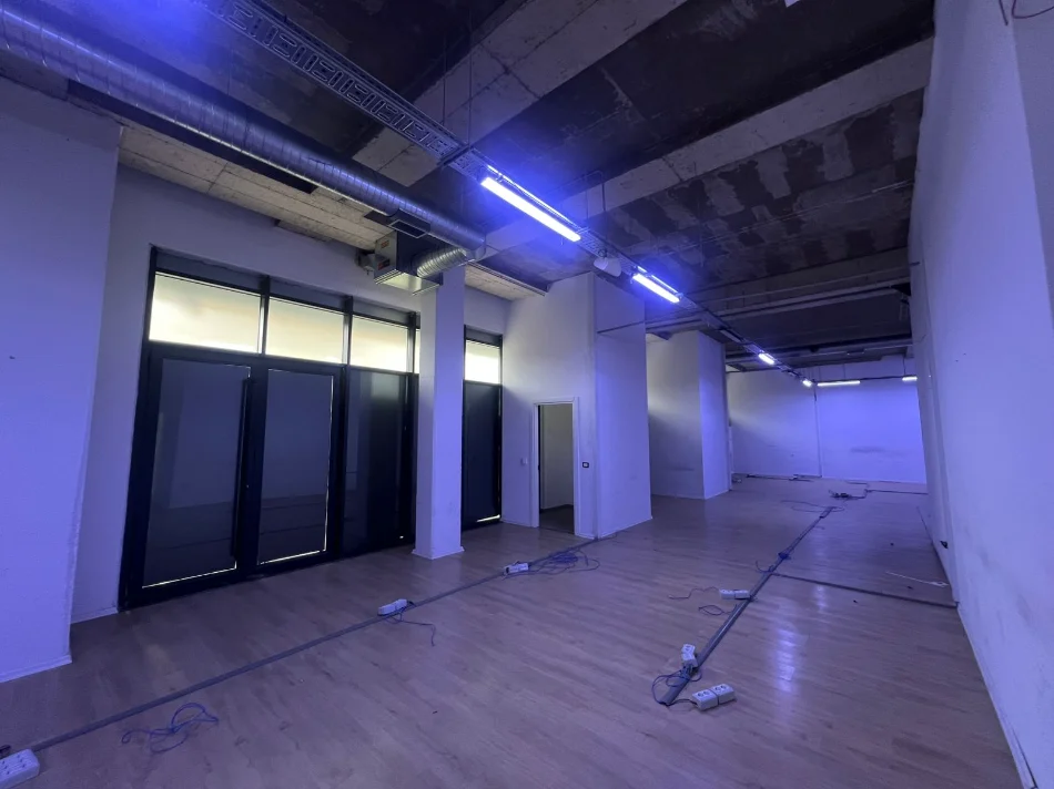 Tirane, jepet me qera ambjent biznesi Kati 0, 361 m² 5.776 € 