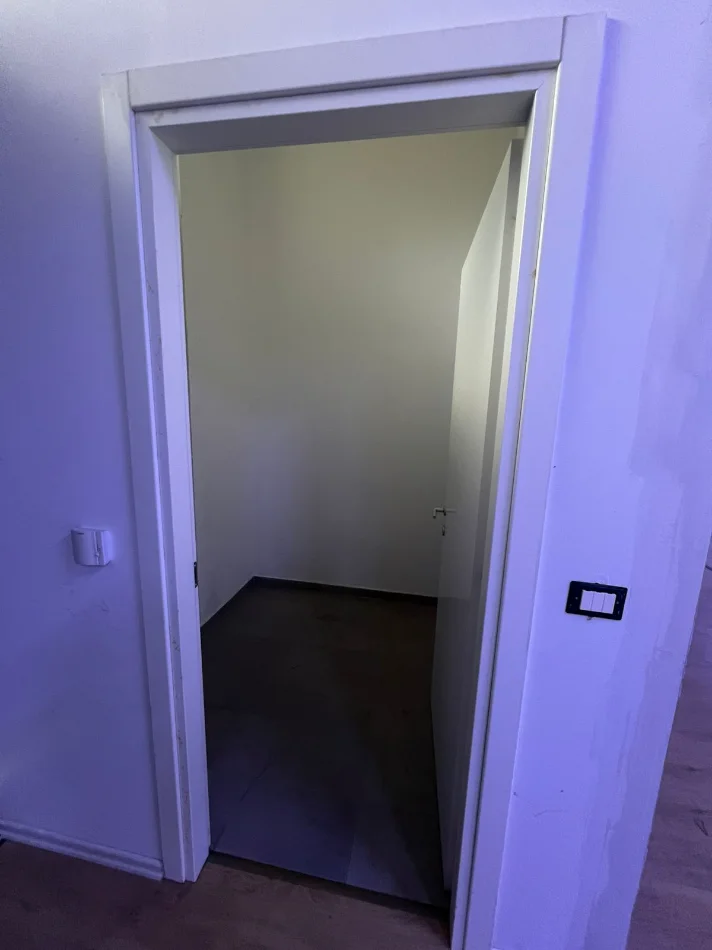 Tirane, jepet me qera ambjent biznesi Kati 0, 361 m² 5.776 € 