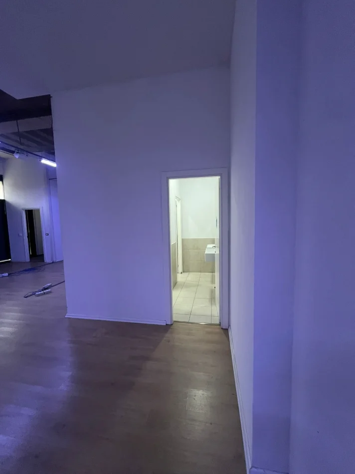 Tirane, jepet me qera ambjent biznesi Kati 0, 361 m² 5.776 € 