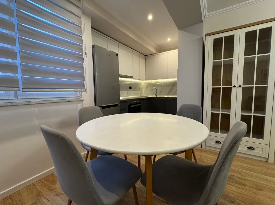 Tirane, jepet me qera apartament 2+1+Aneks+Ballkon Kati 2, 72 m² 800 € 