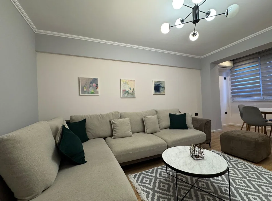 Tirane, jepet me qera apartament 2+1+Aneks+Ballkon Kati 2, 72 m² 800 € 