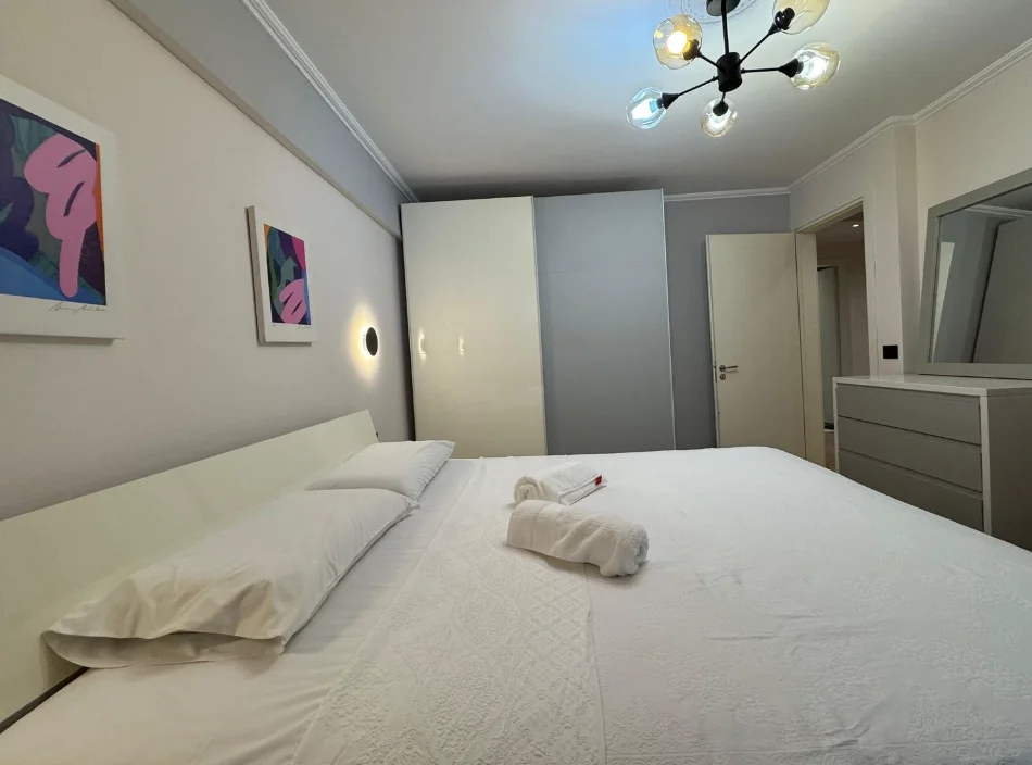 Tirane, jepet me qera apartament 2+1+Aneks+Ballkon Kati 2, 72 m² 800 € 