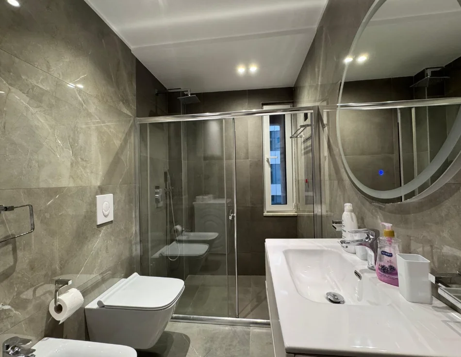 Tirane, jepet me qera apartament 2+1+Aneks+Ballkon Kati 2, 72 m² 800 € 