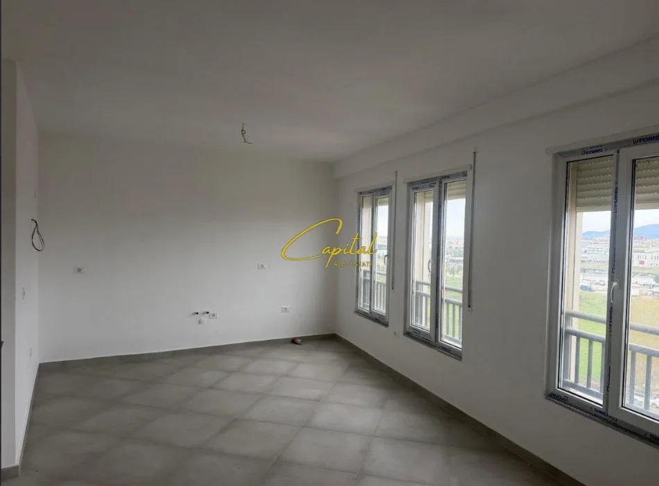Tirane, jepet me qera zyre Kati 6, 110 m² 350 € (ASTIR)