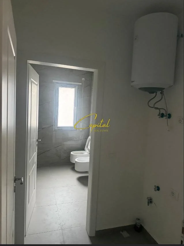 Tirane, jepet me qera zyre Kati 6, 110 m² 350 € (ASTIR)