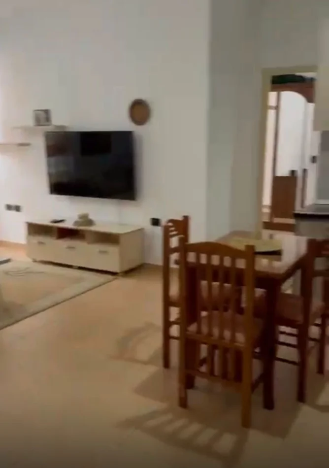 Tirane, jepet me qera apartament 2+1 Kati 4, 85 m² 450 € 