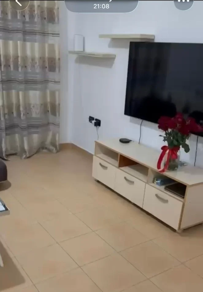 Tirane, jepet me qera apartament 2+1 Kati 4, 85 m² 450 € 