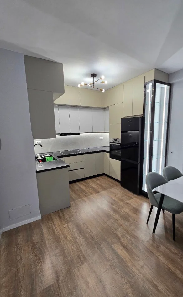 Tirane, jepet me qera apartament 1+1 Kati 6, 65 m² 650 € 