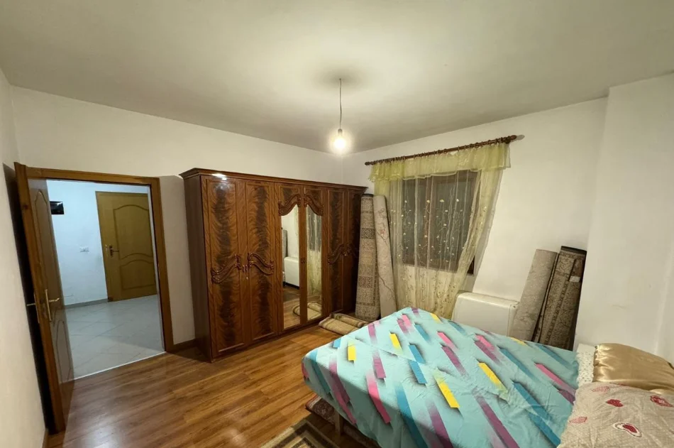 Tirane, jepet me qera apartament 2+1 Kati 3, 110 m² 450 € (STACIONI I TRENIT)