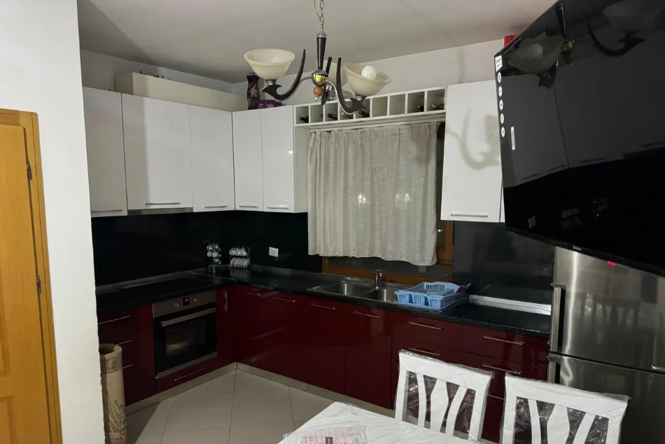 Tirane, jepet me qera apartament 2+1 Kati 3, 110 m² 450 € (STACIONI I TRENIT)