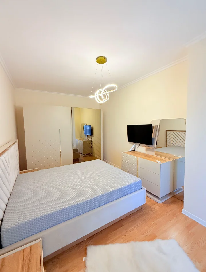 Tirane, jepet me qera apartament 2+1+Aneks+Ballkon Kati 5, 95 m² 1.200 € 
