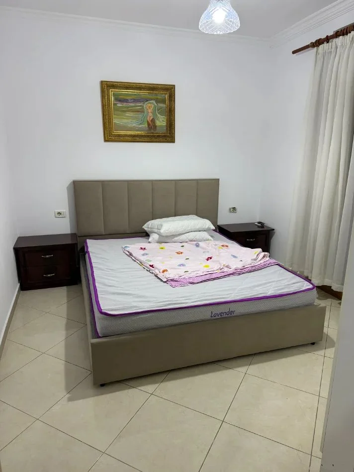 Tirane, jepet me qera apartament 1+1 Kati 1, 65 m² 450 € (PORCELAN)