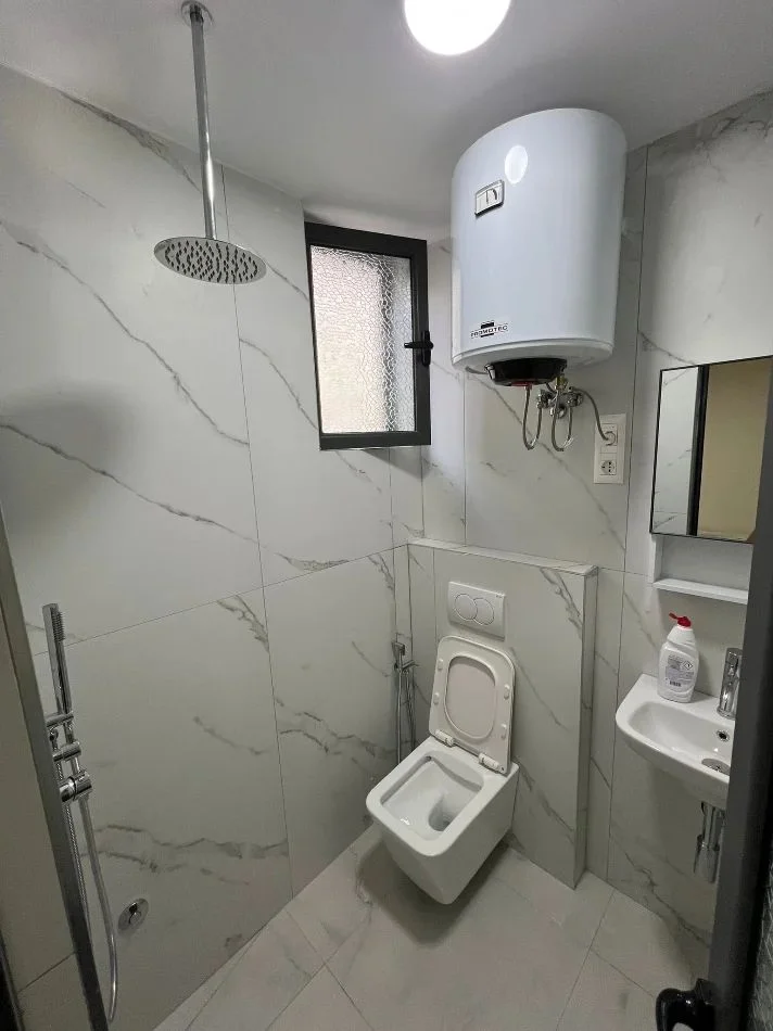 Tirane, jepet me qera apartament 1+1 Kati 0, 55 m² 400 € (QSUT)