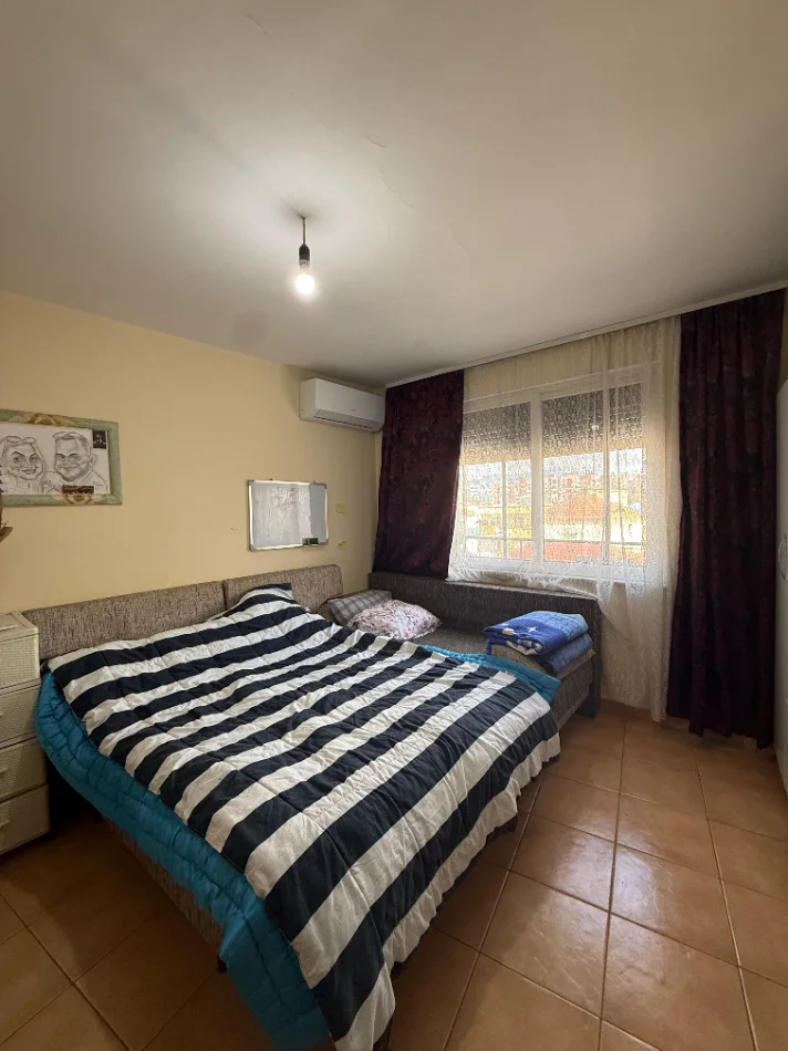 Tirane, jepet me qera apartament 1+1+Aneks Kati 4, 500 € (Laprake)