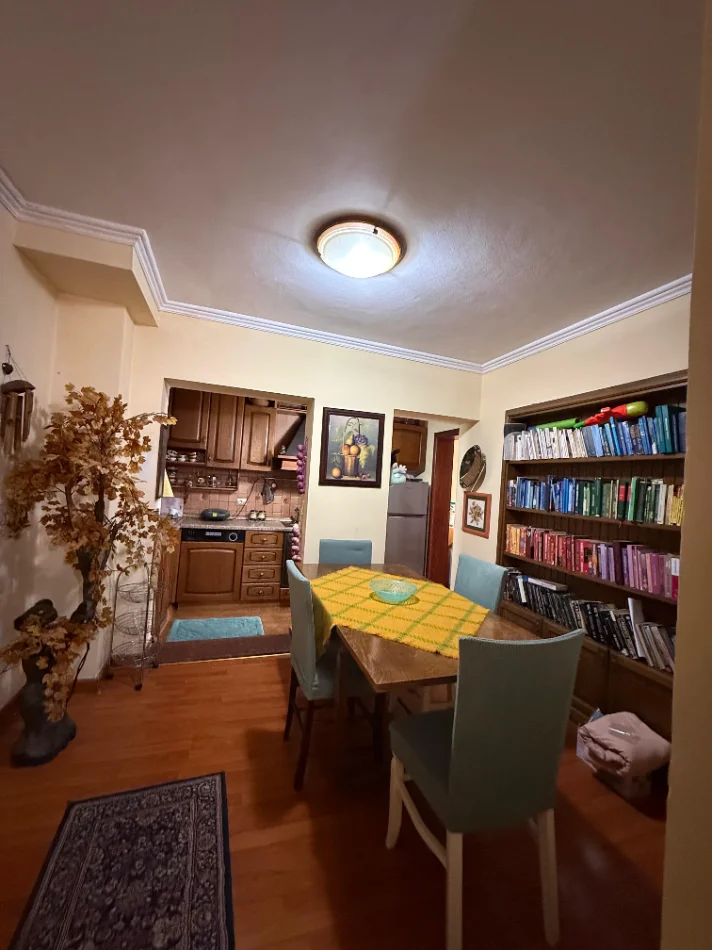 Tirane, jepet me qera apartament 2+1+Aneks+Ballkon Kati 4, (Pazari i Ri)