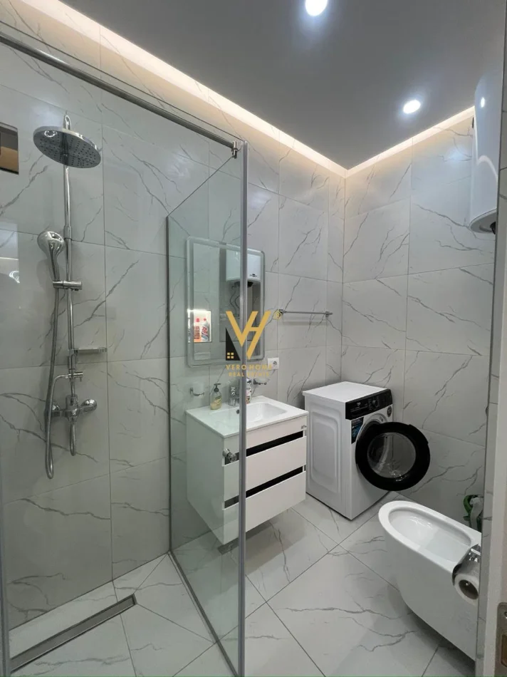 Tirane, jepet me qera apartament 1+1+Ballkon Kati 4, 70 m² 900 € (RRUGA E KOSOVAREVE)