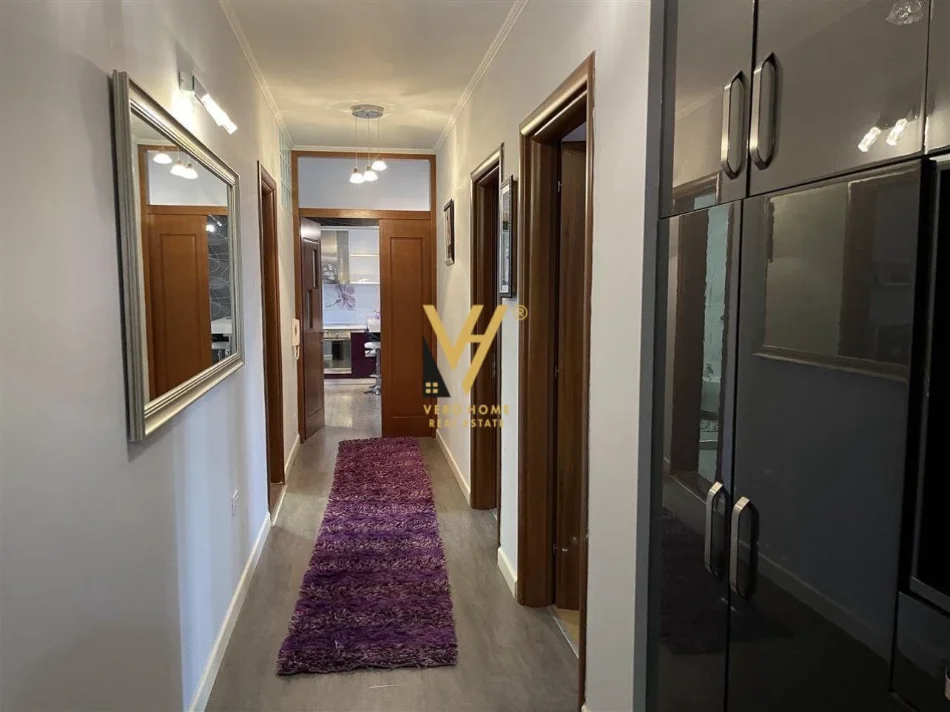 Tirane, jepet me qera apartament 2+1+Ballkon Kati 2, 106 m² 155.000 € (YZBERISHT)