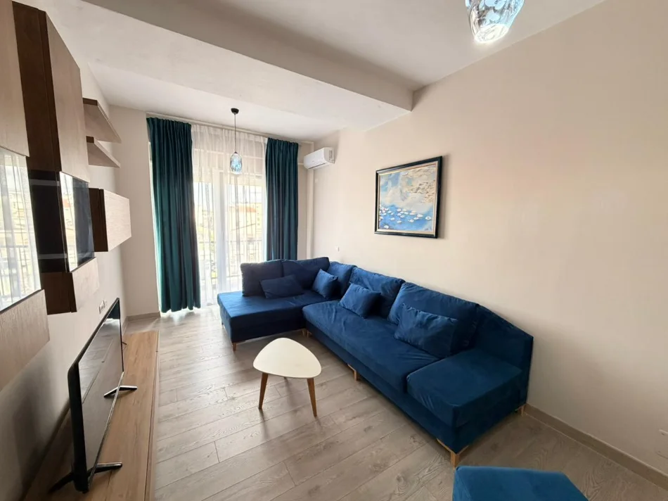 Tirane, jepet me qera apartament 1+1 Kati 2, 