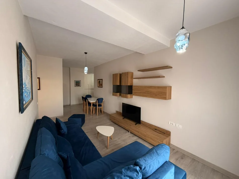 Tirane, jepet me qera apartament 1+1 Kati 2, 