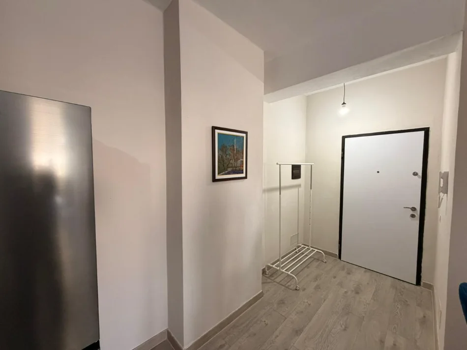 Tirane, jepet me qera apartament 1+1 Kati 2, 
