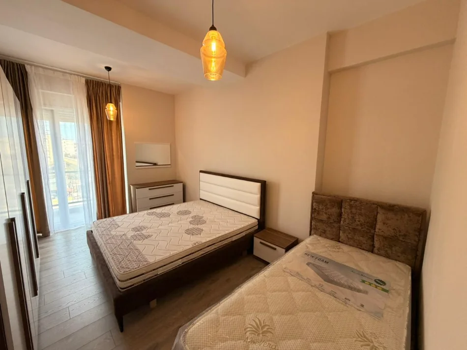 Tirane, jepet me qera apartament 1+1 Kati 2, 