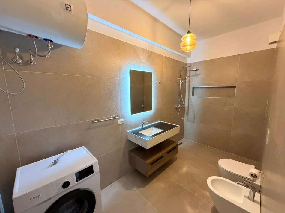 Tirane, jepet me qera apartament 1+1 Kati 2, 