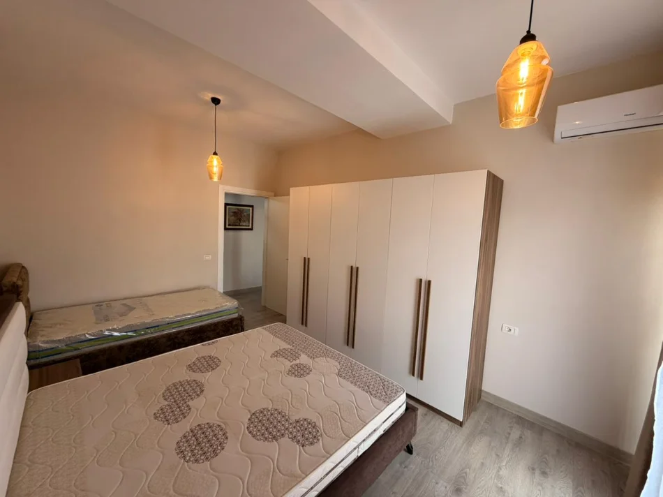 Tirane, jepet me qera apartament 1+1 Kati 2, 
