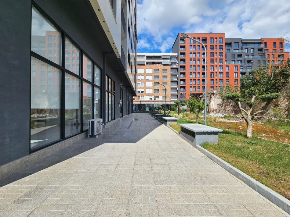 Tirane, jepet me qera apartament 2+1+Ballkon , 100 m² 750 € (Rruga Don Bosko)