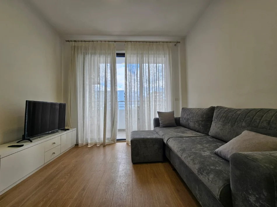 Tirane, jepet me qera apartament 2+1+Ballkon , 100 m² 750 € (Rruga Don Bosko)
