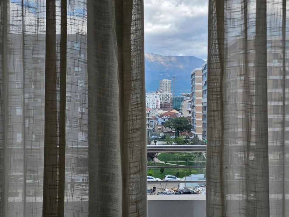 Tirane, jepet me qera apartament 2+1+Ballkon , 100 m² 750 € (Rruga Don Bosko)