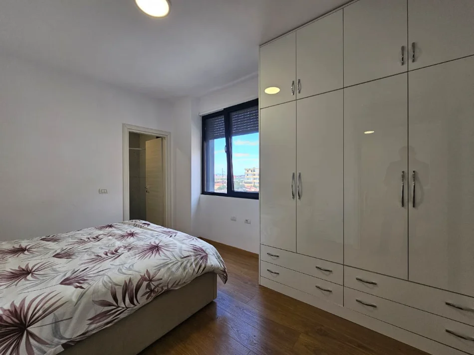 Tirane, jepet me qera apartament 2+1+Ballkon , 100 m² 750 € (Rruga Don Bosko)