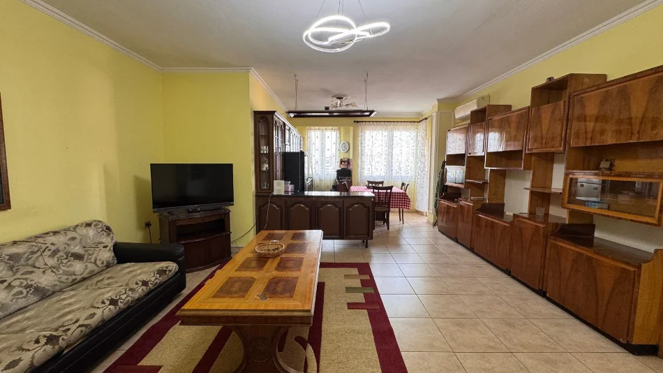 Tirane, shitet apartament 2+1 Kati 8, 250.000 € 