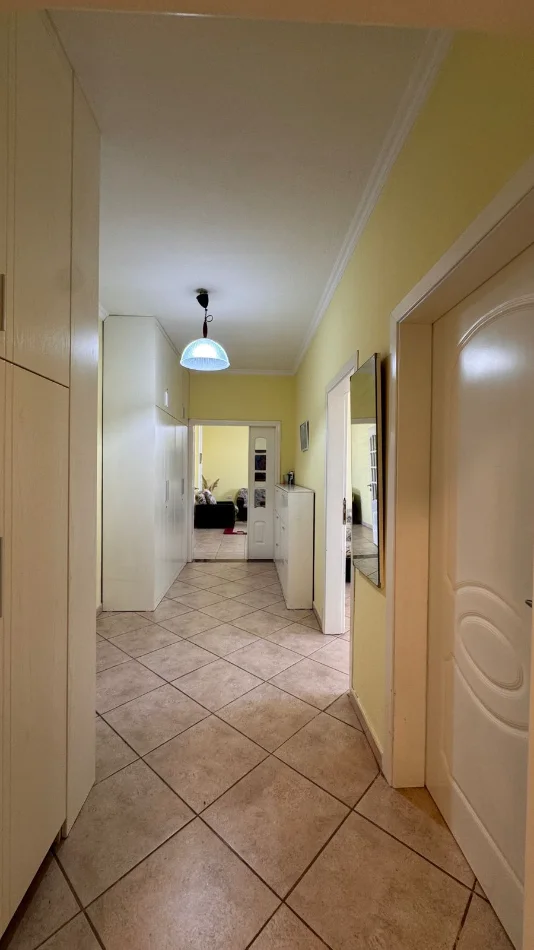 Tirane, shitet apartament 2+1 Kati 8, 250.000 € 