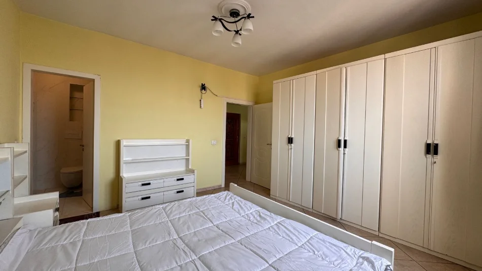 Tirane, shitet apartament 2+1 Kati 8, 250.000 € 