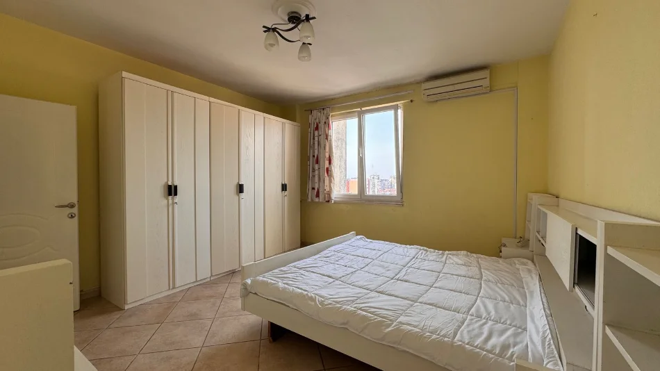 Tirane, shitet apartament 2+1 Kati 8, 250.000 € 