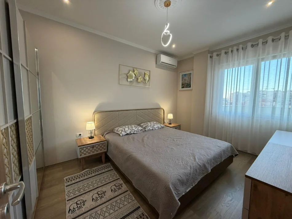 Tirane, jepet me qera apartament 1+1 Kati 3, 
