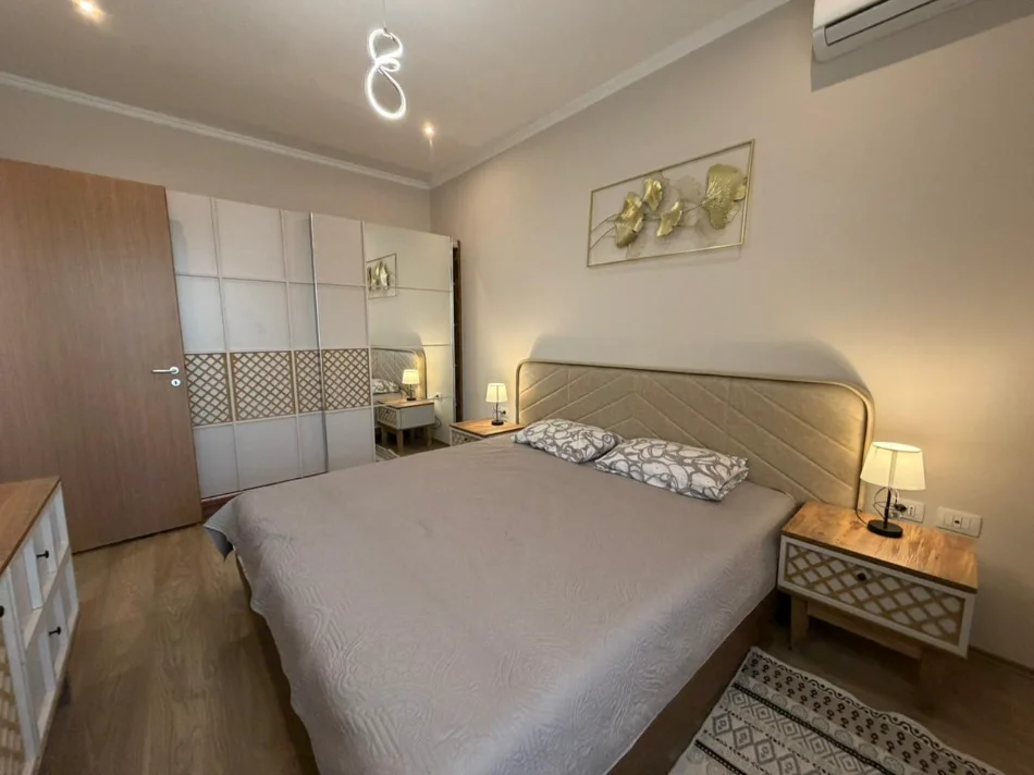 Tirane, jepet me qera apartament 1+1 Kati 3, 