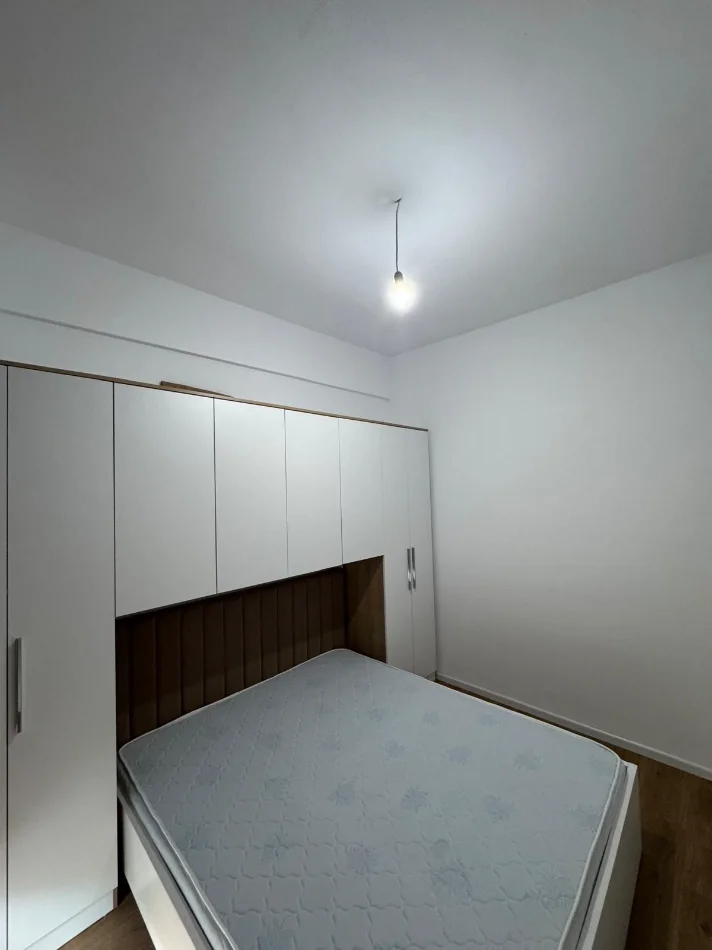 Tirane, jepet me qera apartament 1+1 Kati 2, 