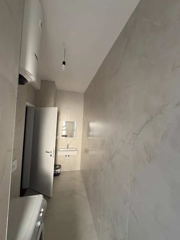 Tirane, jepet me qera apartament 1+1 Kati 2, 