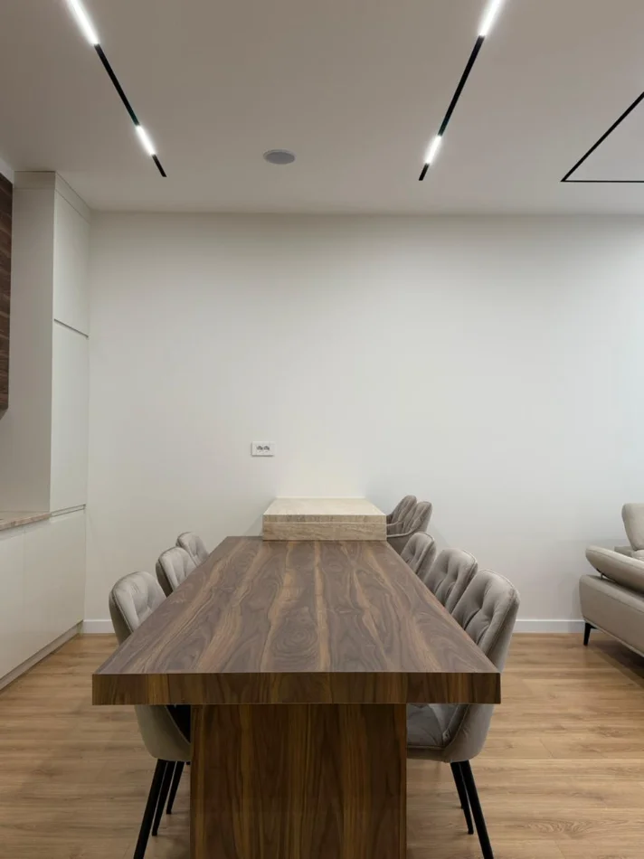 Tirane, jepet me qera apartament 2+1+Aneks+Ballkon , 120 m² 2.000 € 