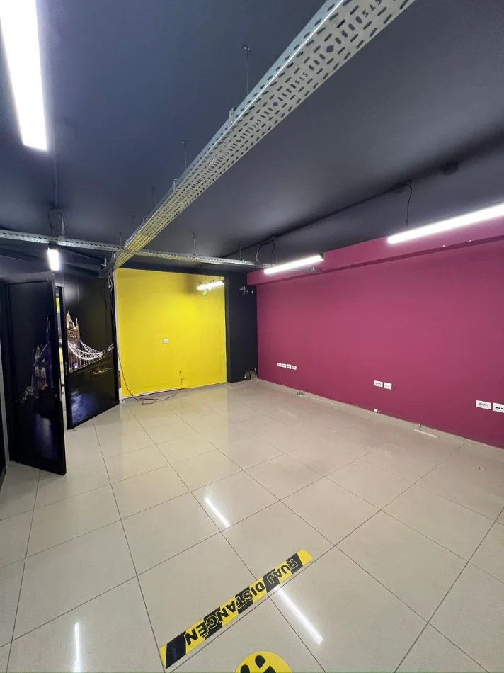 Tirane, jepet me qera zyre Kati 5, 250 m² 2.500 € (SELVIA)