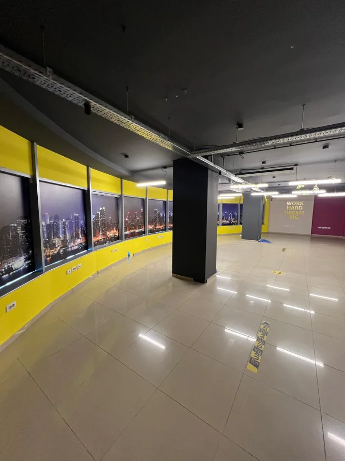 Tirane, jepet me qera zyre Kati 5, 250 m² 2.500 € (SELVIA)