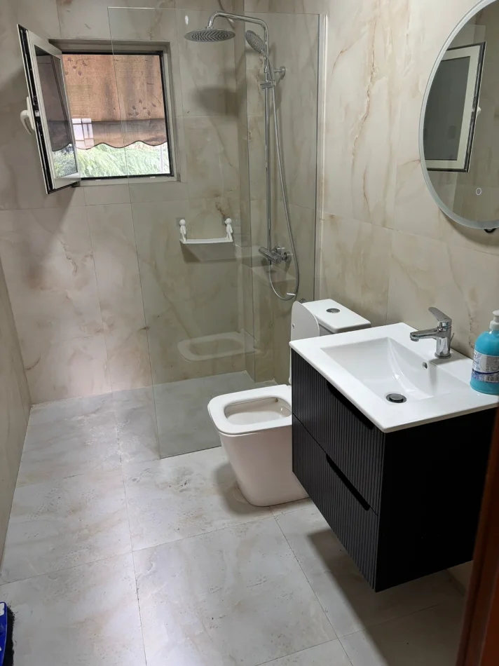 Tirane, jepet me qera apartament 1+1 Kati 4, 70 m² 500 € (RRUGA E ELBASANIT)