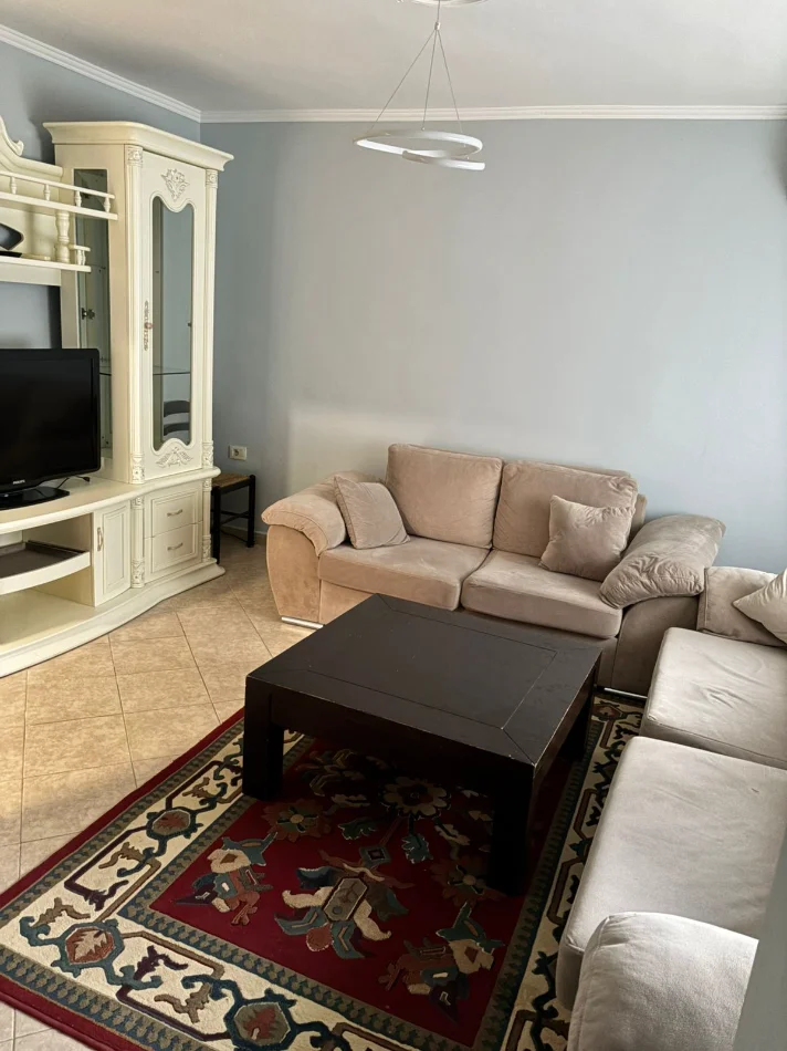 Tirane, jepet me qera apartament 1+1 Kati 4, 70 m² 500 € (RRUGA E ELBASANIT)