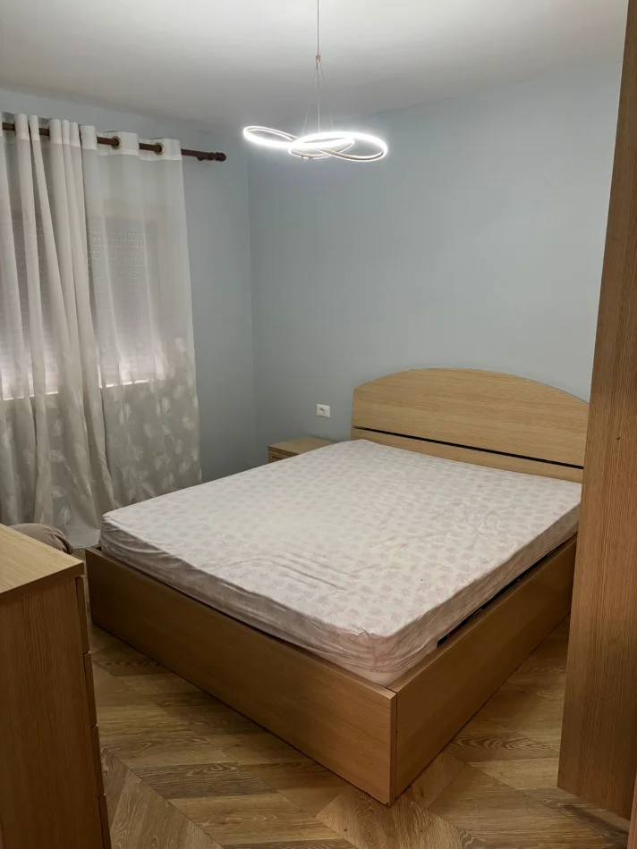 Tirane, jepet me qera apartament 1+1 Kati 4, 70 m² 500 € (RRUGA E ELBASANIT)
