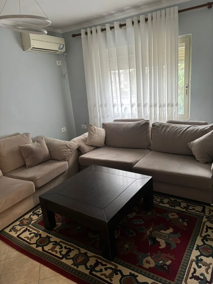 Tirane, jepet me qera apartament 1+1 Kati 4, 70 m² 500 € (RRUGA E ELBASANIT)