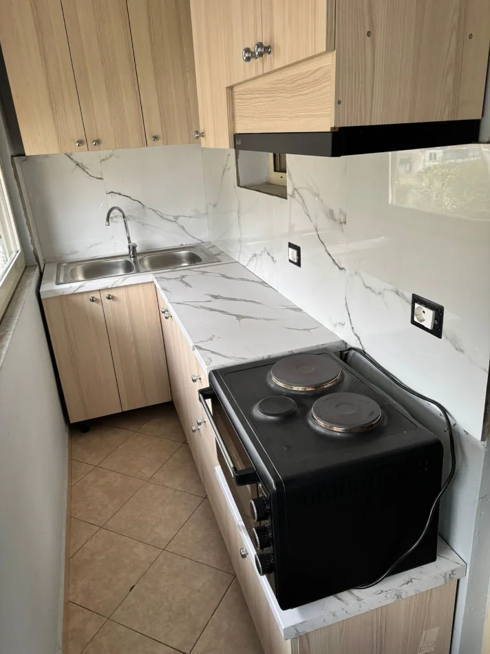 Tirane, jepet me qera apartament 1+1 Kati 4, 70 m² 500 € (RRUGA E ELBASANIT)