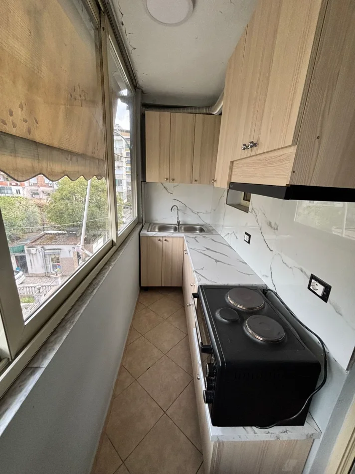 Tirane, jepet me qera apartament 1+1 Kati 4, 70 m² 500 € (RRUGA E ELBASANIT)
