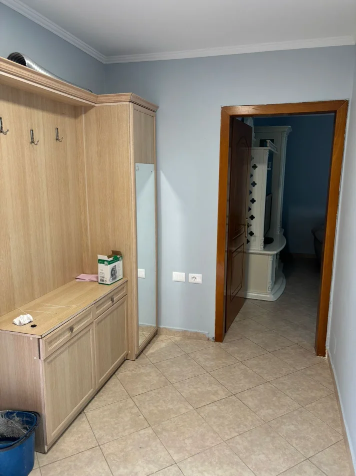 Tirane, jepet me qera apartament 1+1 Kati 4, 70 m² 500 € (RRUGA E ELBASANIT)