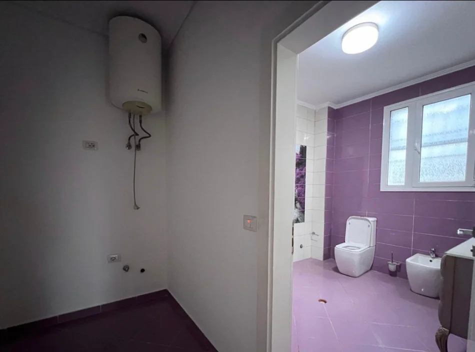 Tirane, jepet me qera apartament 1+1 Kati 4, 70 m² 900 € (RRUGA E KOSOVAREVE)